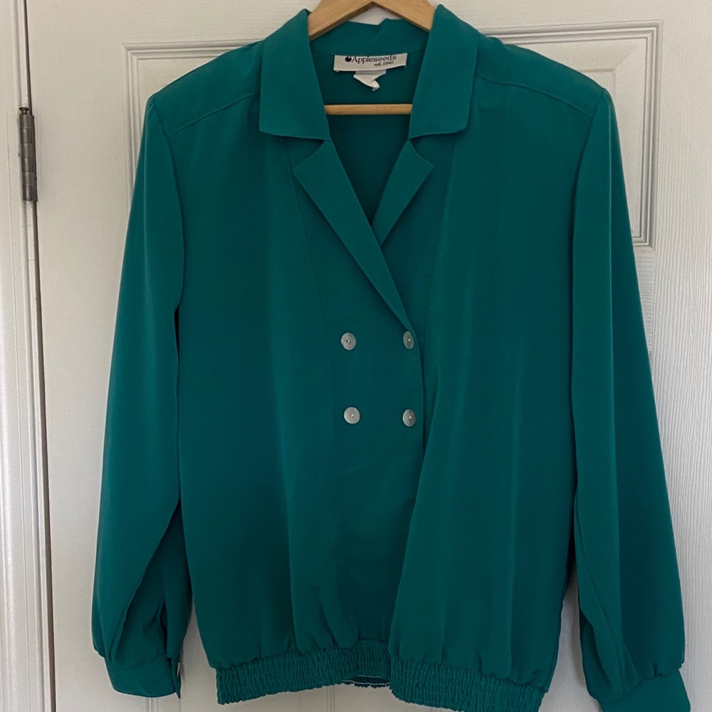 Med Appleseed’s elastic waist emerald green blouse